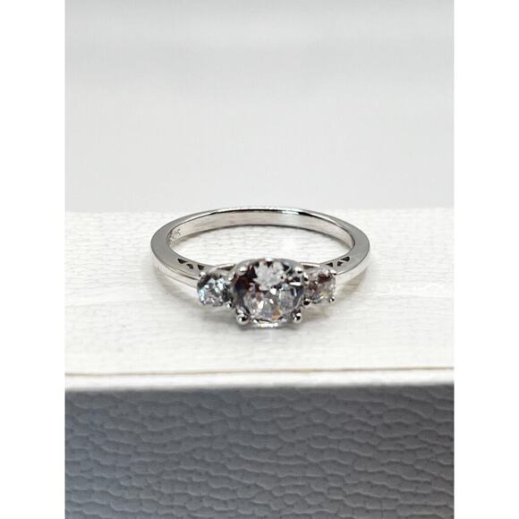 ESTATE 3-STONE CUBIC ZIRCONIA STERLING RING, SIZE 8 - Picture 2 of 6